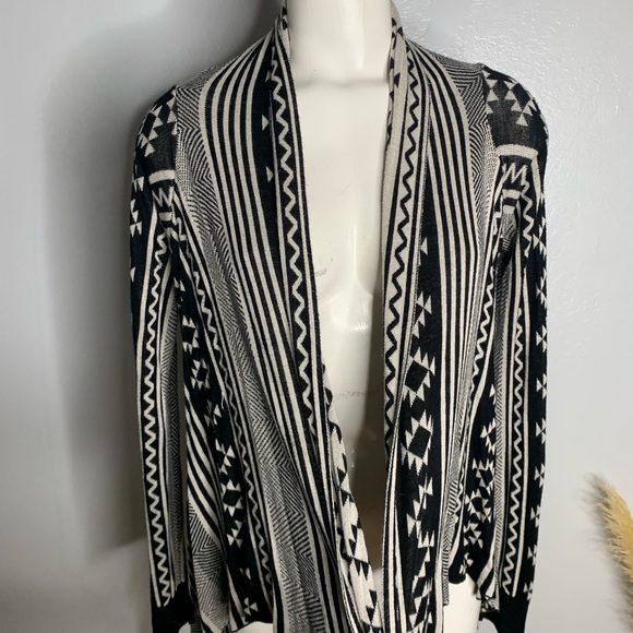 Forever 21 Aztec Southwestern Cardigan Sweater Black White w/ Fringes OSFM - Picture 8 of 15